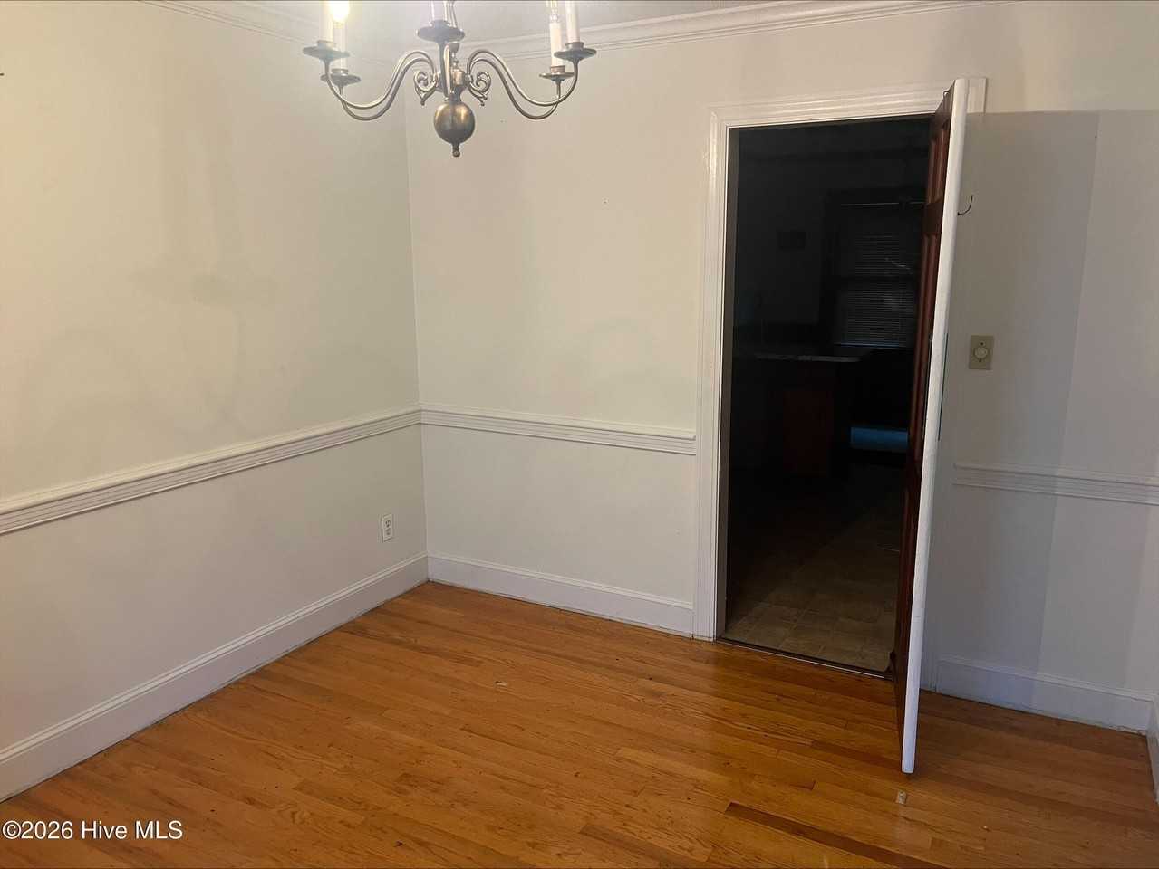 1214 S Wright Rd - Photo 3 of 10