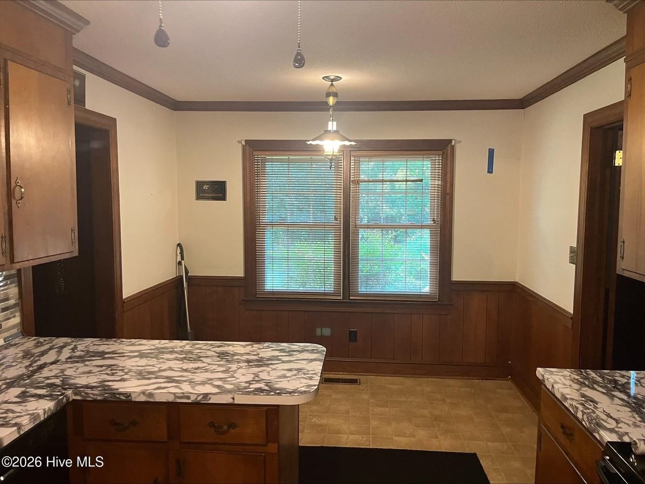 1214 S Wright Rd - Photo 5 of 10
