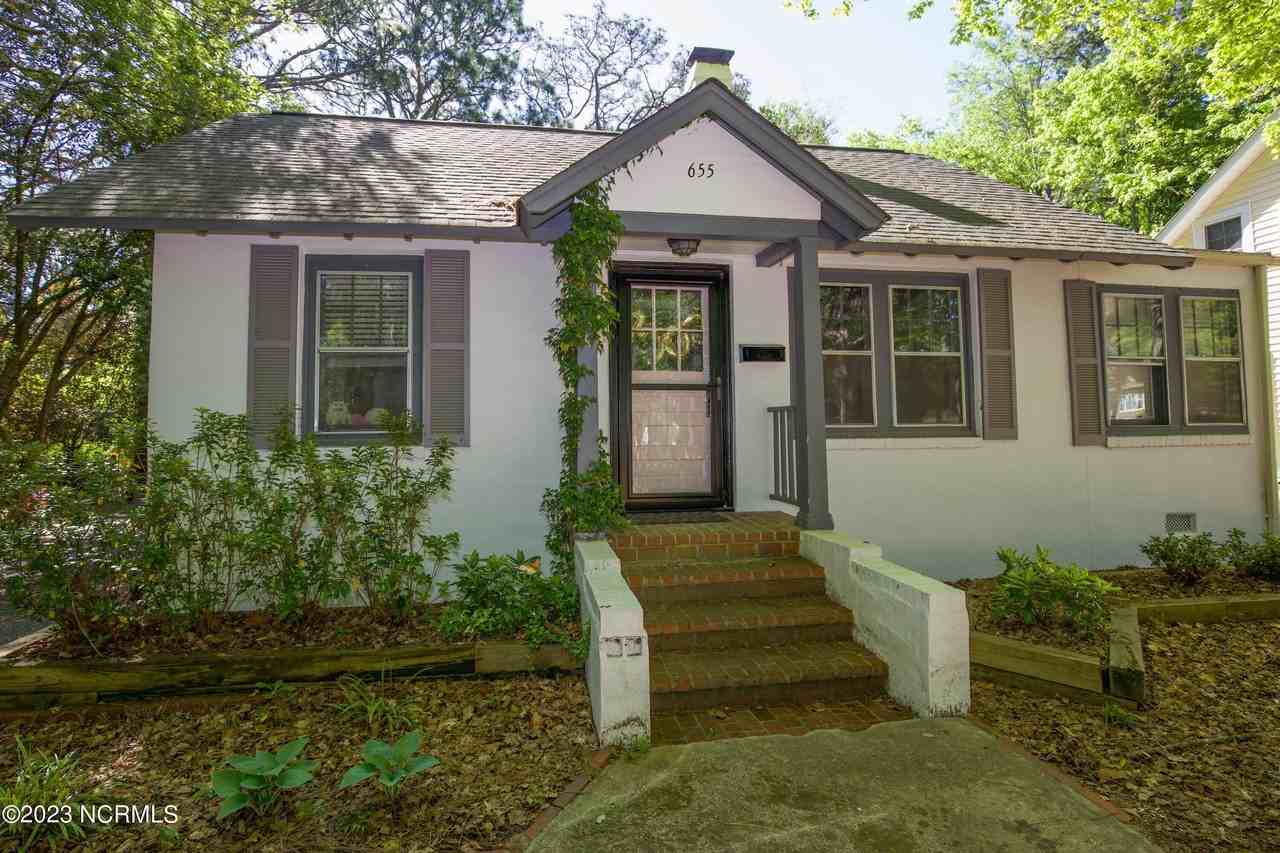 655 N May St - Photo 3 of 23