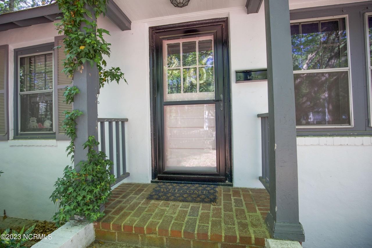 655 N May St - Photo 2 of 23