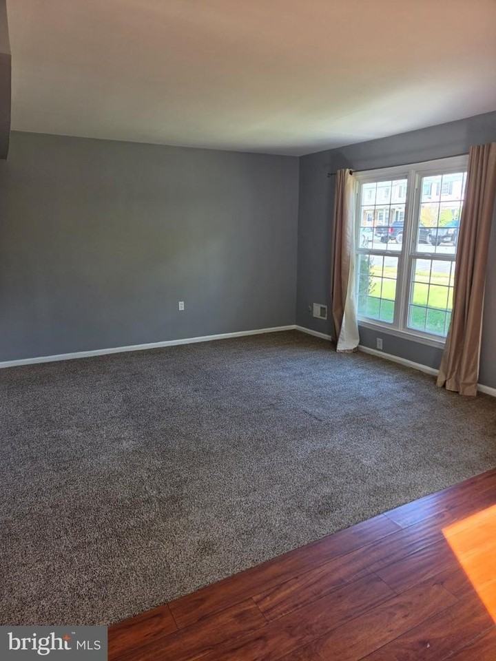1 Nathan Hale Ct - Photo 3 of 13