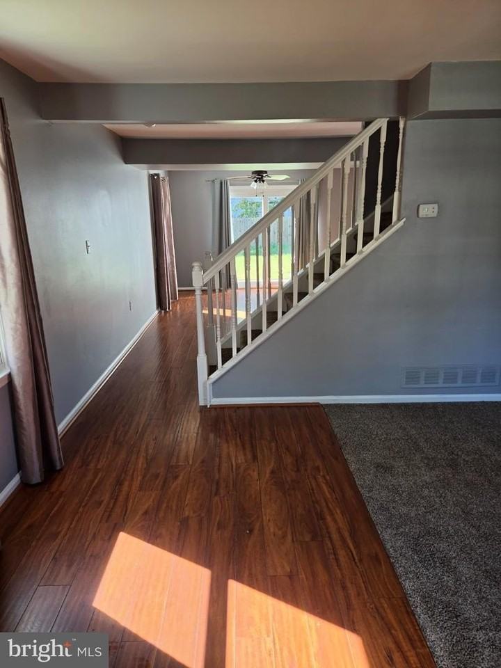1 Nathan Hale Ct - Photo 4 of 13