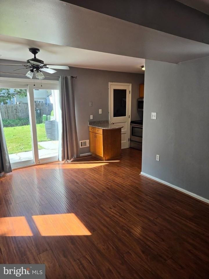 1 Nathan Hale Ct - Photo 5 of 13