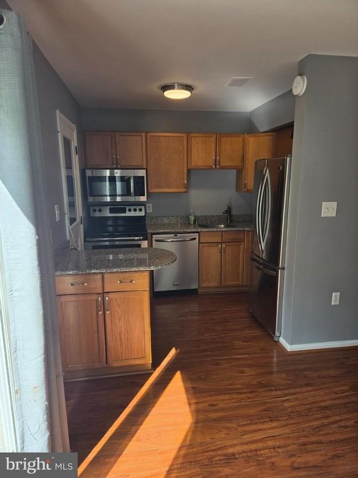 1 Nathan Hale Ct - Photo 6 of 13