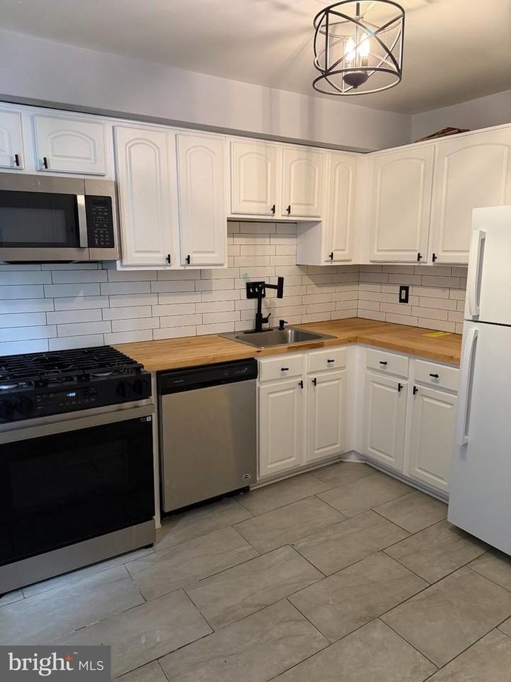353 Homeland Southway - Photo 6 of 16
