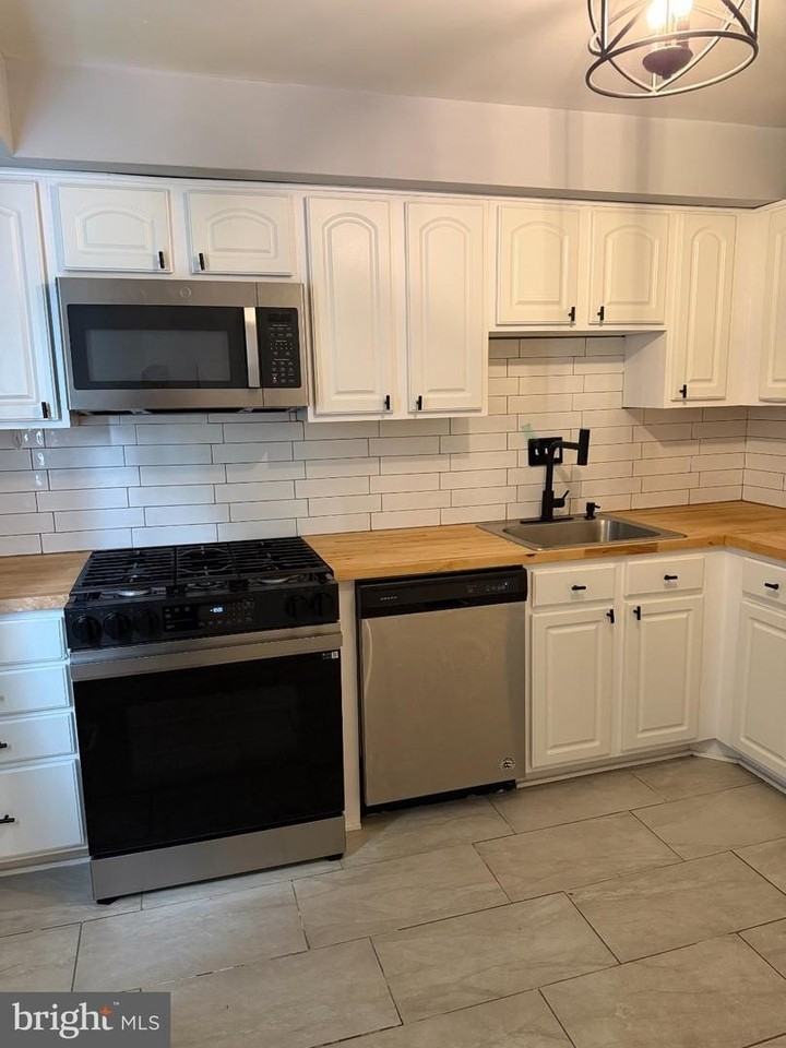 353 Homeland Southway - Photo 7 of 16