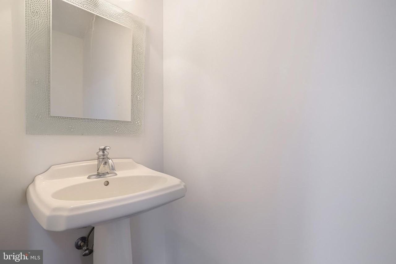 43509 Kiplington Sq - Photo 7 of 36