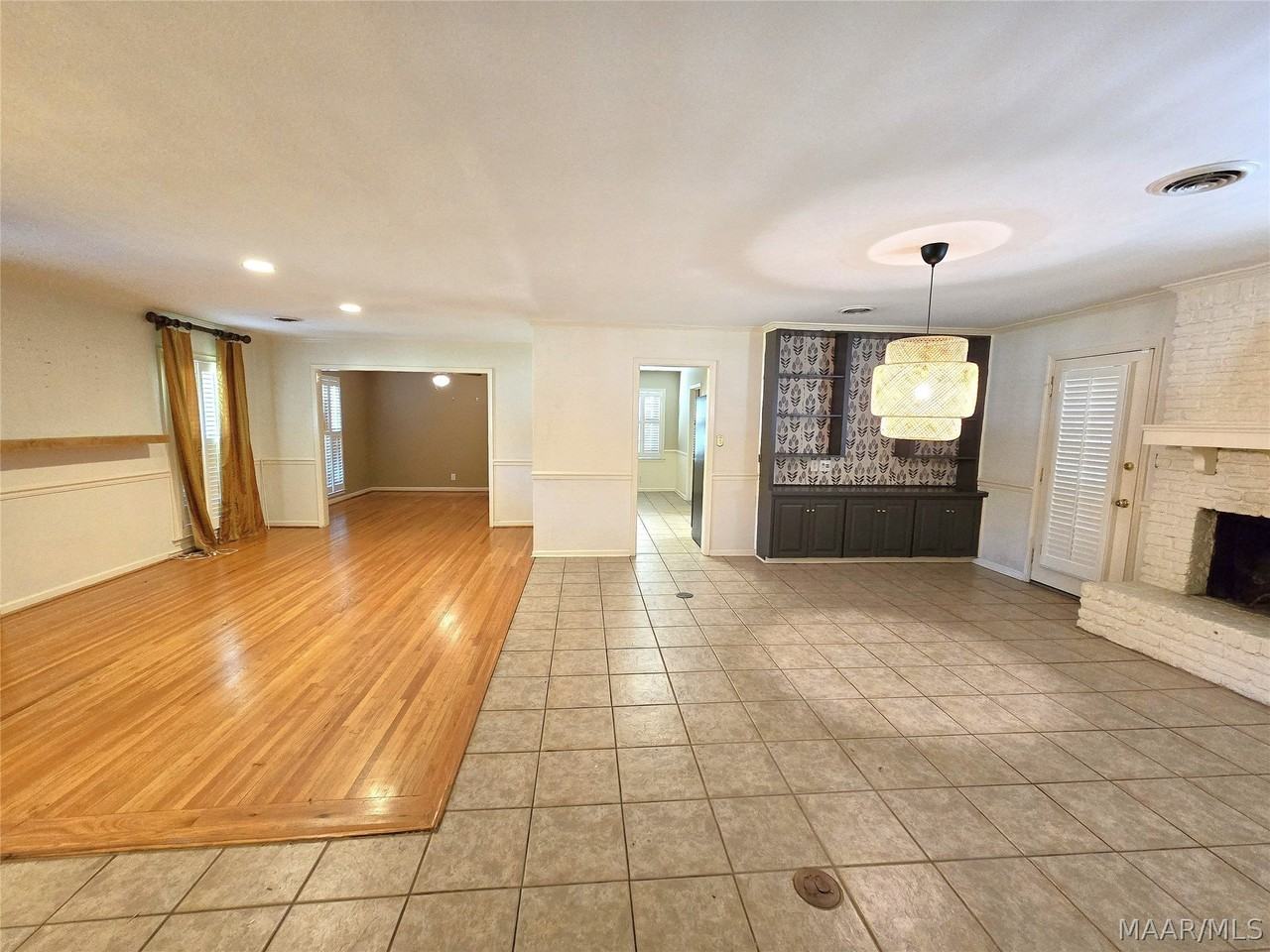 1726 Fairforest Dr - Photo 3 of 32