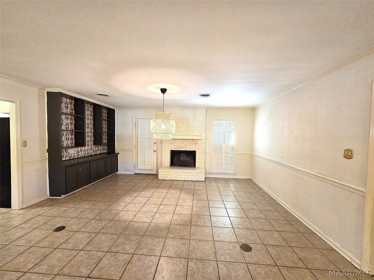 1726 Fairforest Dr - Photo 4 of 32