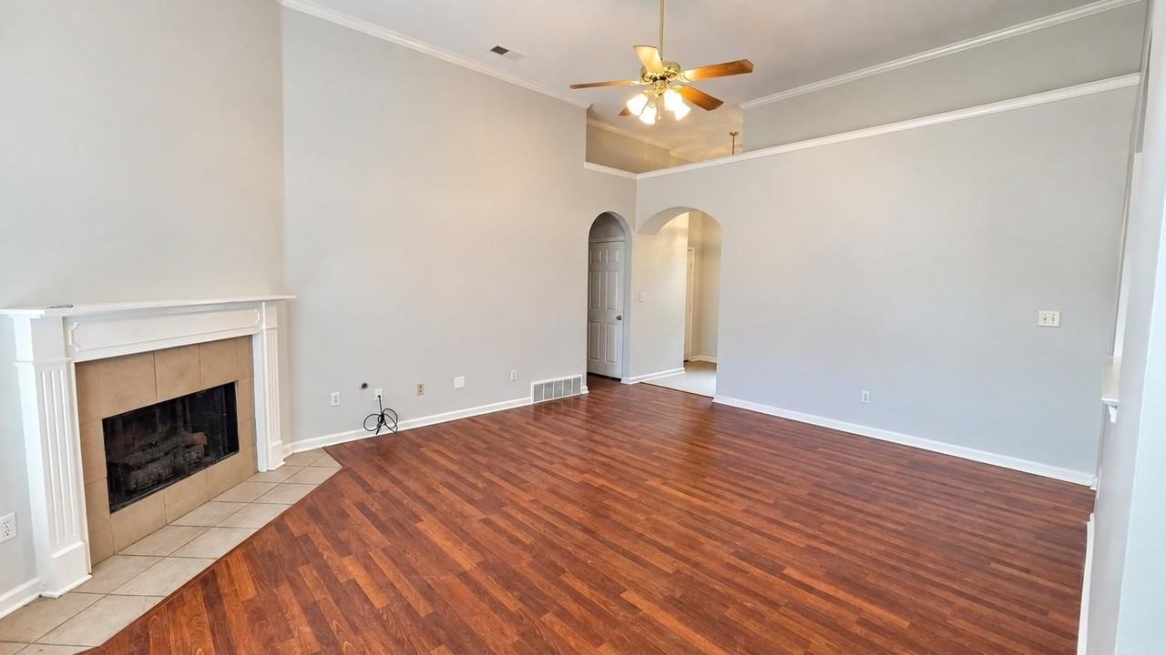 2569 Plum Creek Dr - Photo 3 of 14