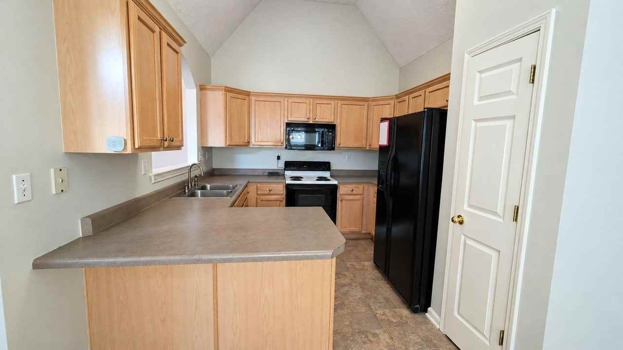 2569 Plum Creek Dr - Photo 4 of 14