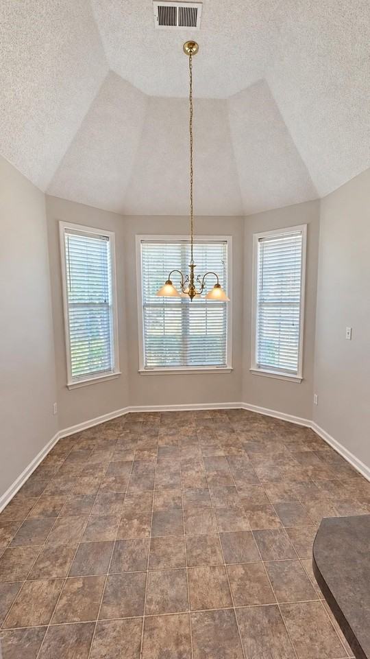 2569 Plum Creek Dr - Photo 7 of 14