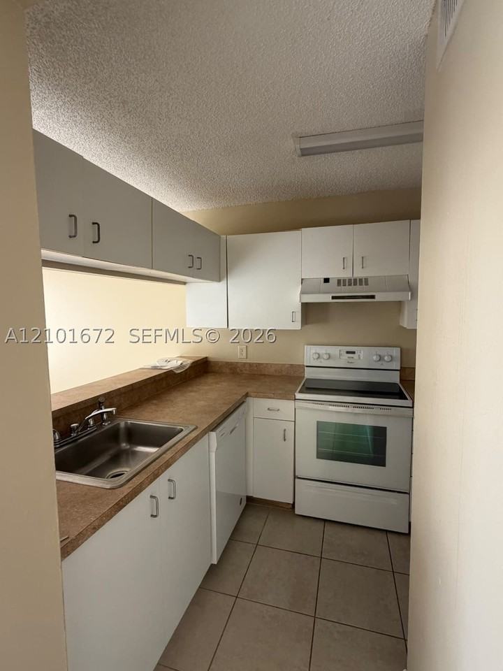 1033 Coral Club Dr #1033 - Photo 2 of 6