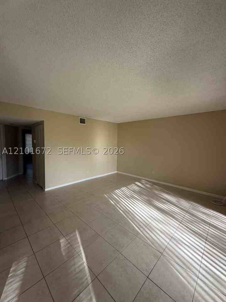 1033 Coral Club Dr #1033 - Photo 3 of 6