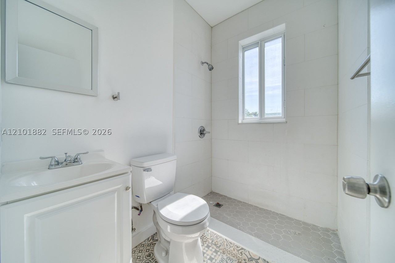 2352 Sw 5th St #1 - Photo 3 of 13