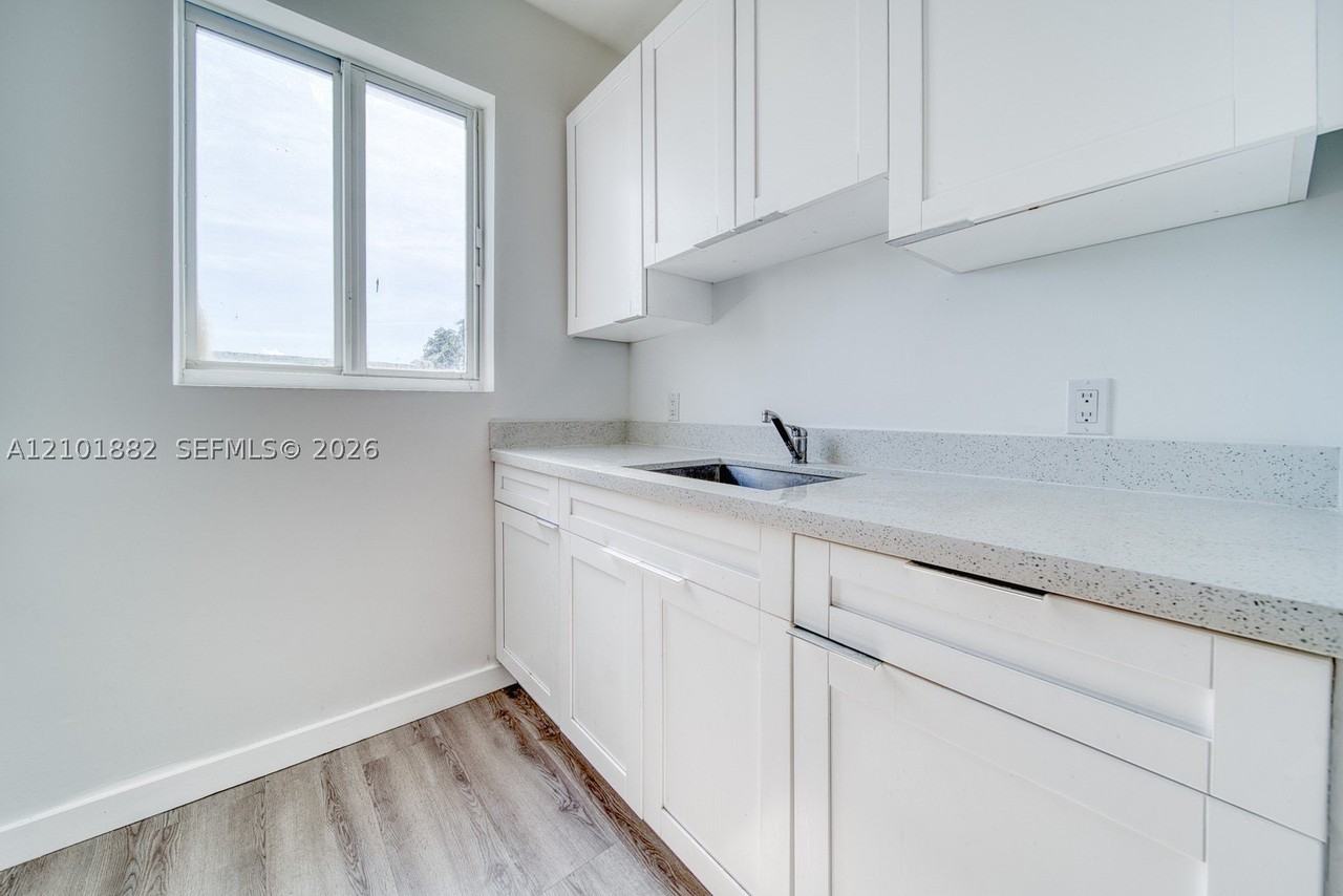 2352 Sw 5th St #1 - Photo 5 of 13