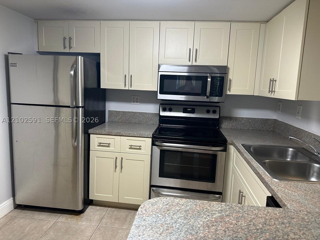 9962 Nob Hill Ln #9962 - Photo 3 of 19