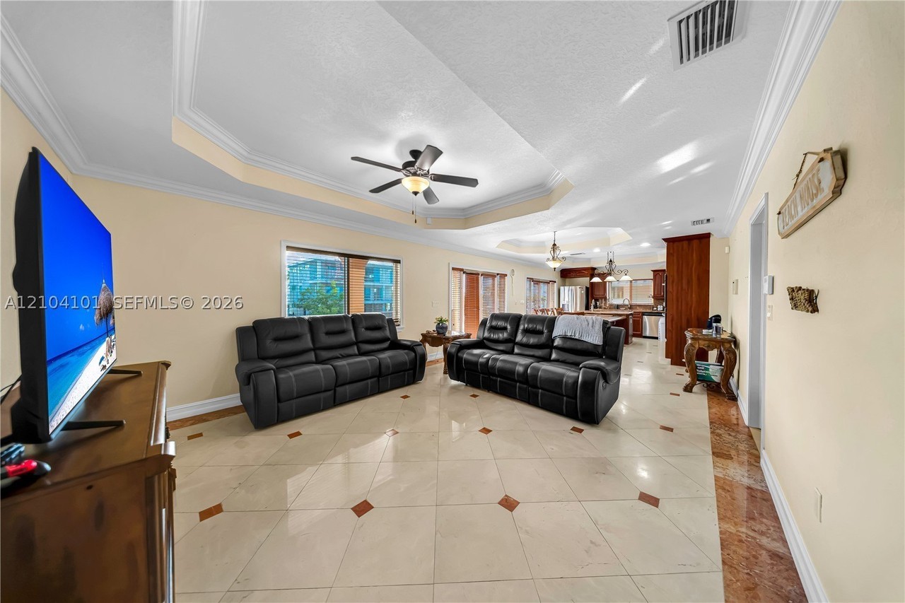 51 W Plaza Del Lago #51 - Photo 3 of 50