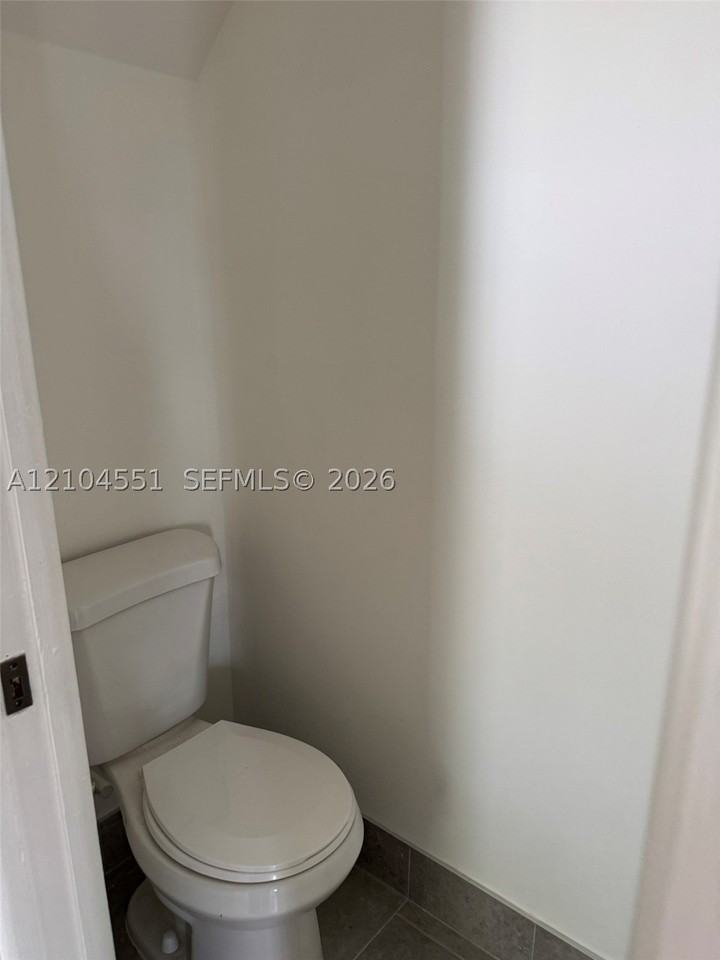 1320 W 46th St #28 - Photo 4 of 50