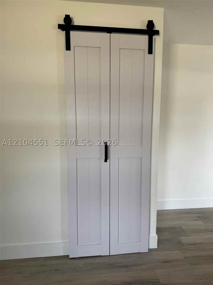 1320 W 46th St #28 - Photo 5 of 50