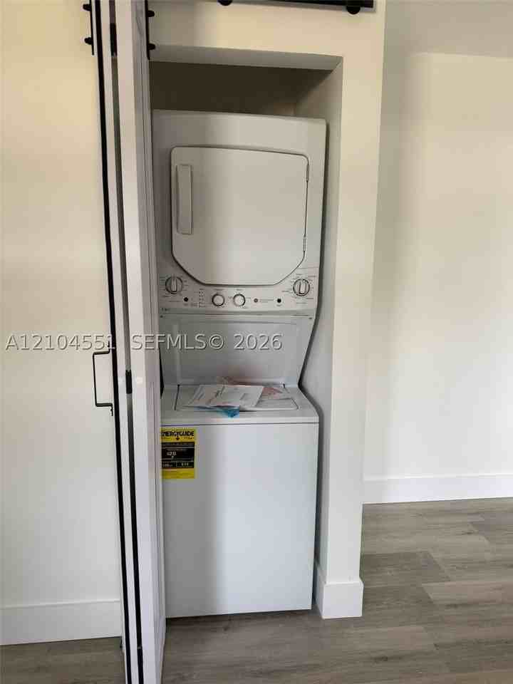 1320 W 46th St #28 - Photo 7 of 50