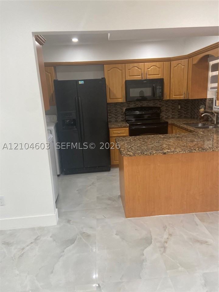 54 Nw 109th Ct - Photo 5 of 25