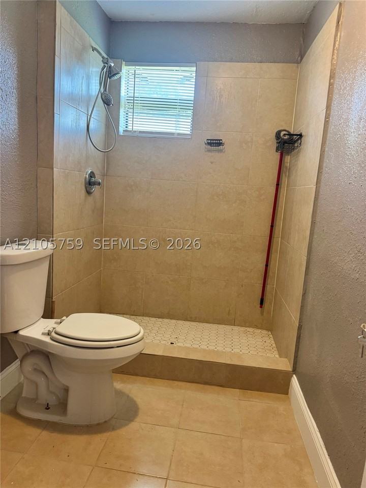 824 Nw 15th Ave #824 - Photo 3 of 17