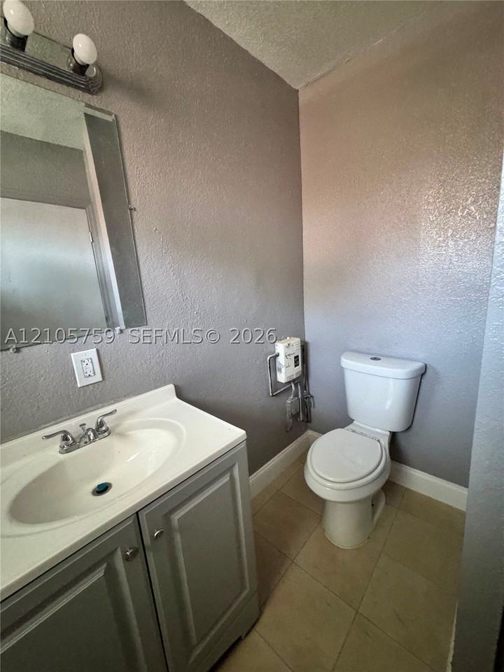 824 Nw 15th Ave #824 - Photo 5 of 17