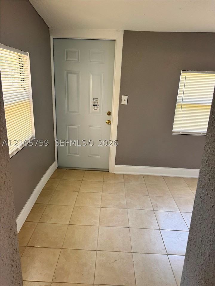 824 Nw 15th Ave #824 - Photo 6 of 17