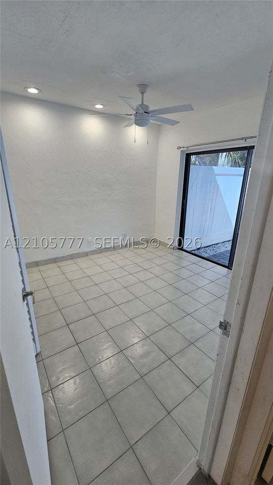 3475 Sw 1st Ave #6 - Photo 6 of 38