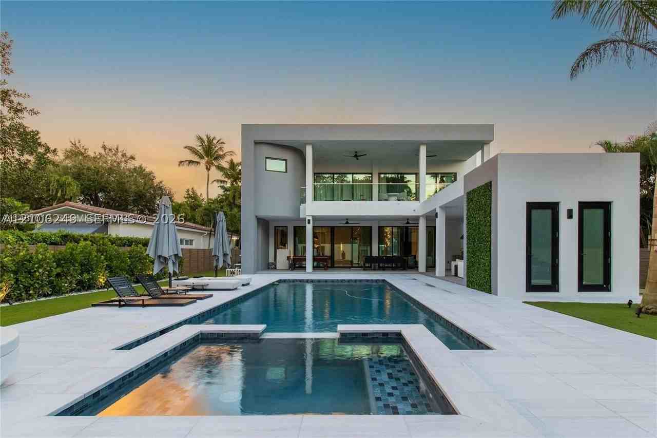 7630 Sw 58th Ave - Photo 5 of 50