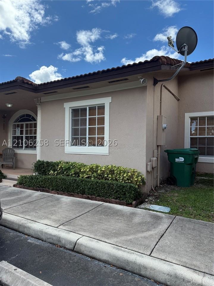 17044 Sw 137th Ct - Photo 5 of 41