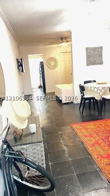 1021 Michigan Ave #5 - Photo 2 of 7