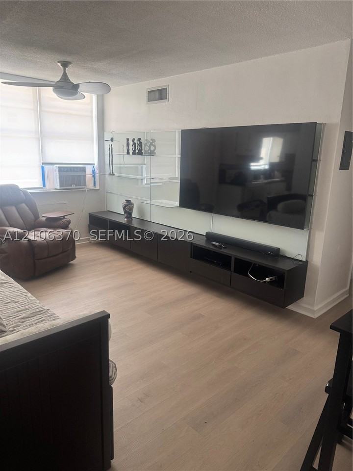 713 Collins Ave #31 - Photo 6 of 16