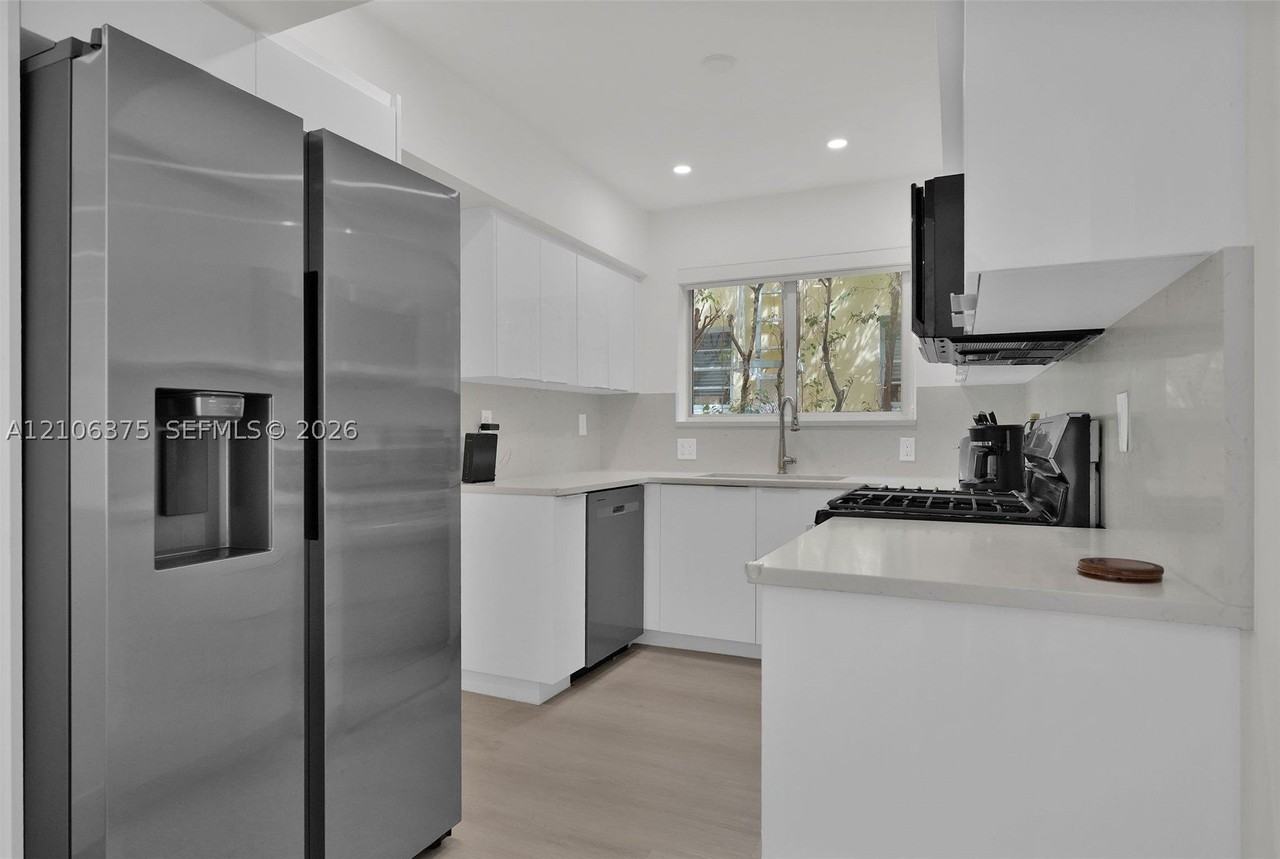 4800 Pine Tree Dr #101 - Photo 5 of 25