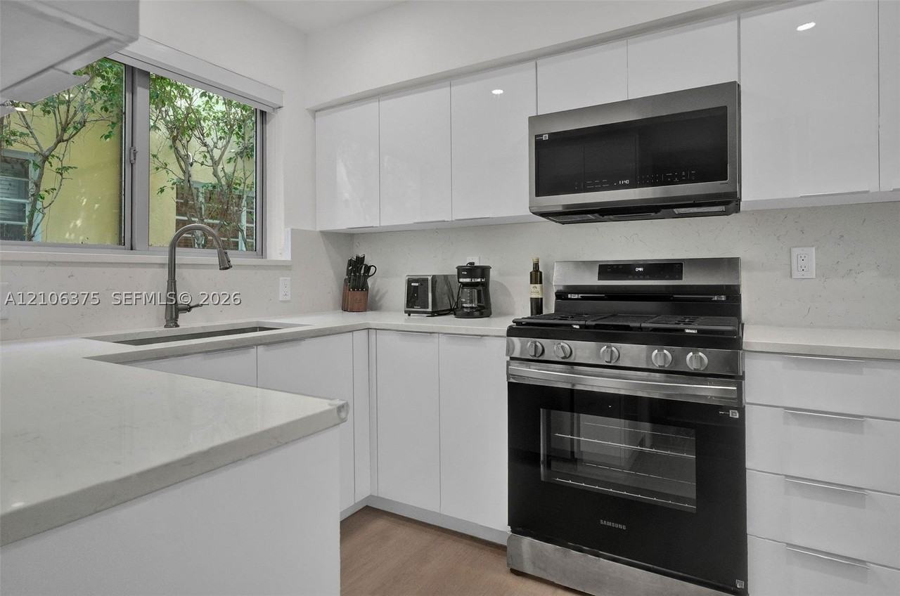 4800 Pine Tree Dr #101 - Photo 6 of 25
