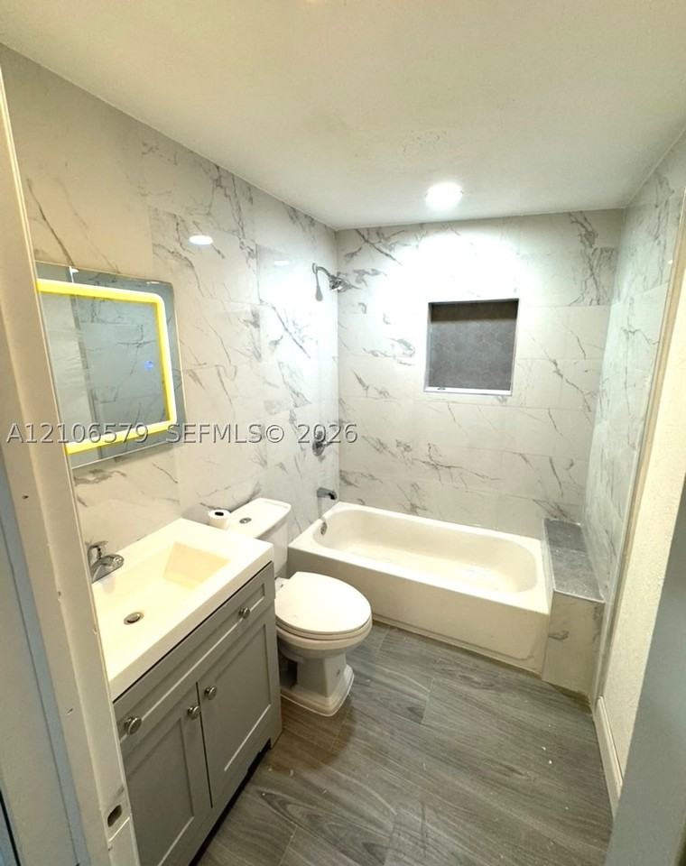 421 Nw 77th St - Photo 4 of 11
