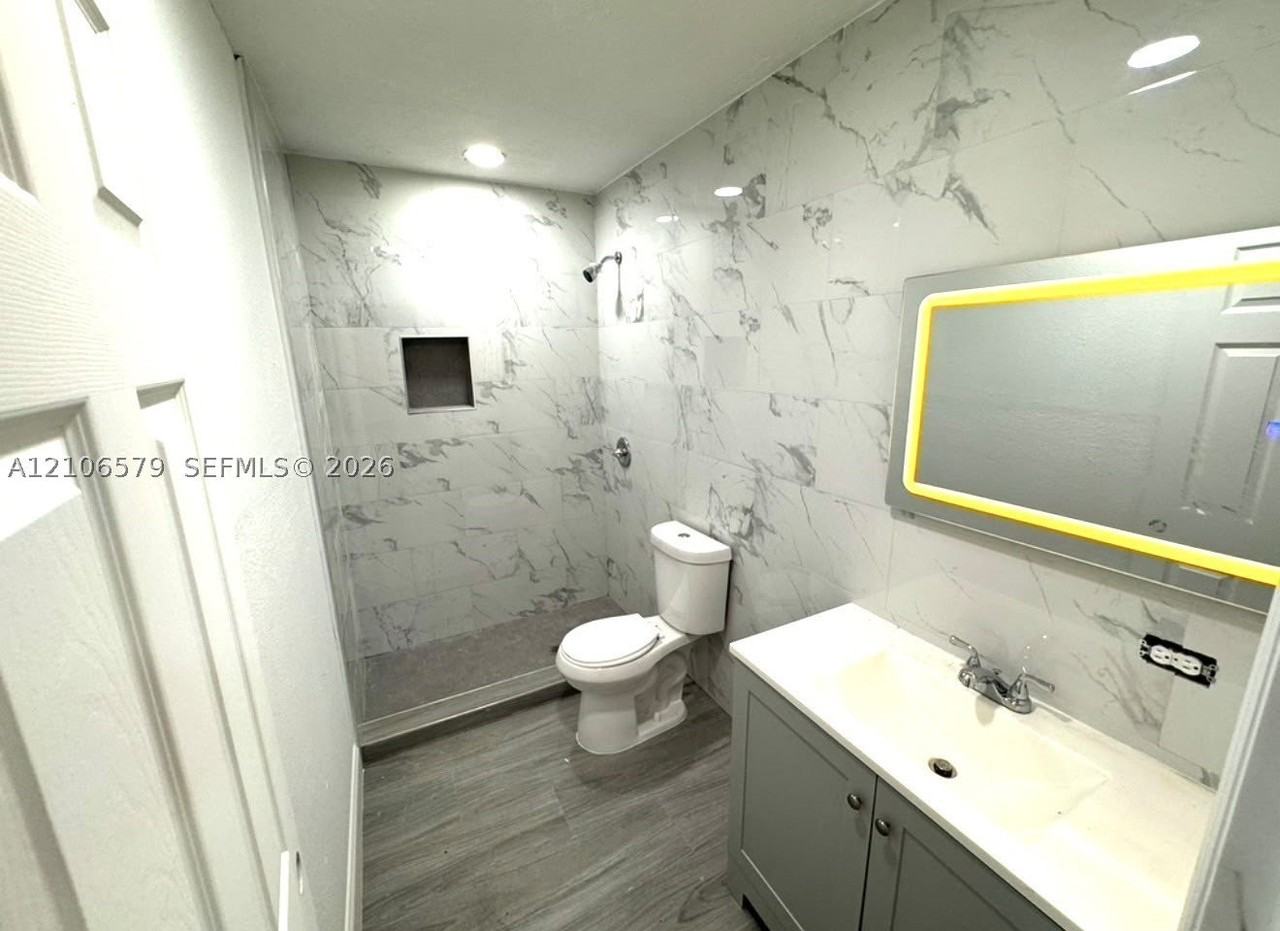 421 Nw 77th St - Photo 7 of 11