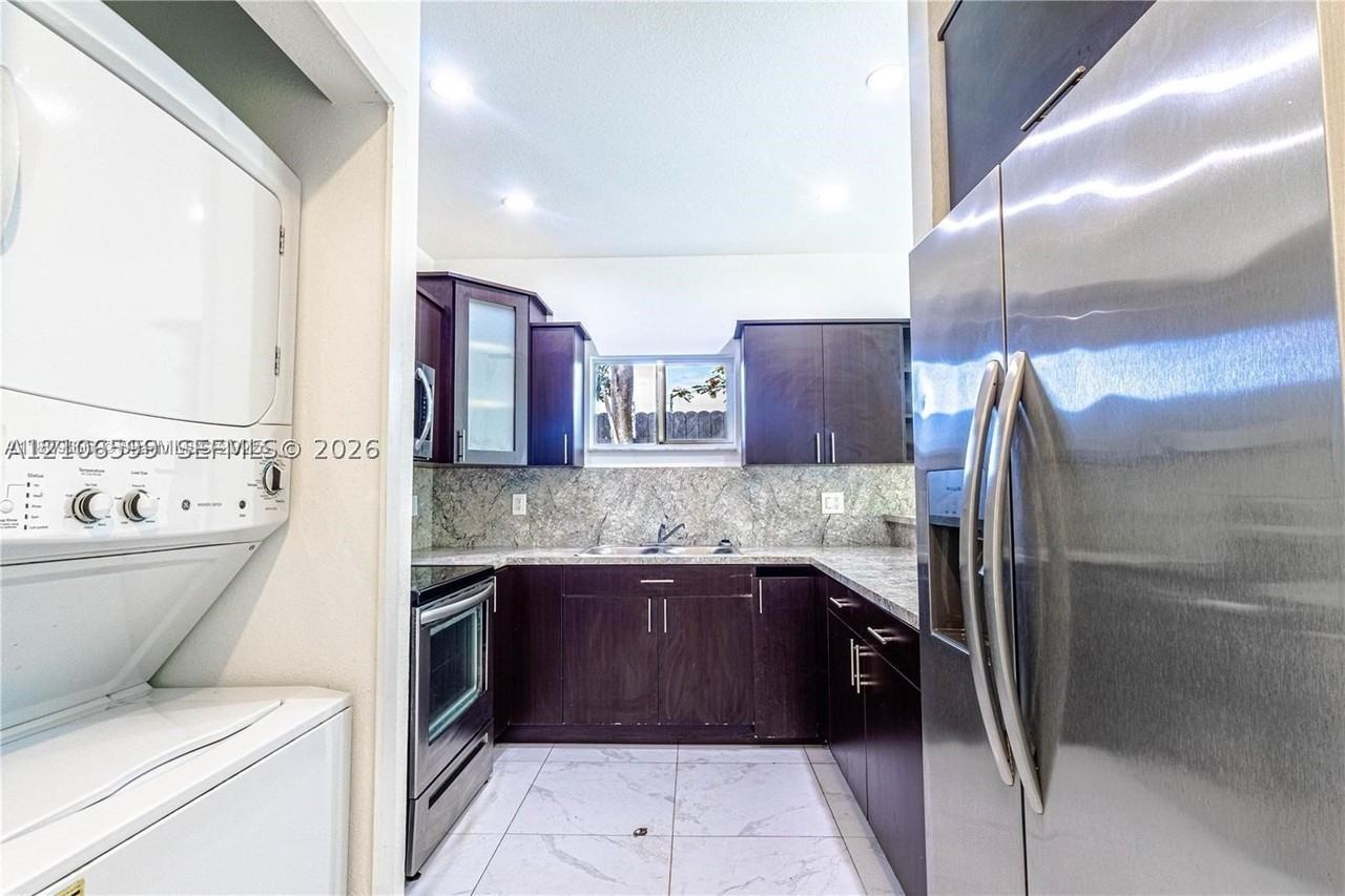 7930 Nw 14th Ave #7930 - Photo 4 of 15