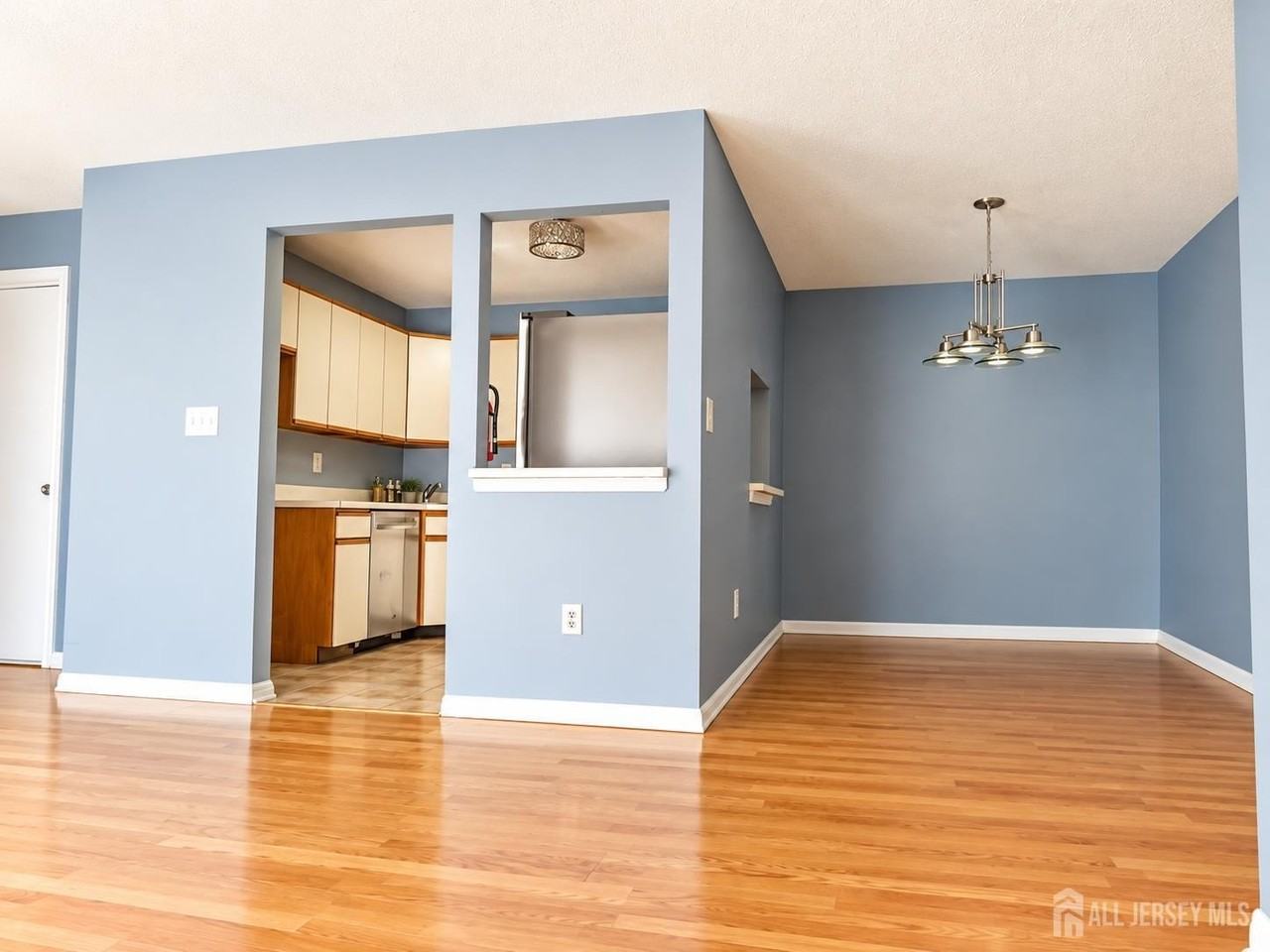 323 Wimbeldon Ct - Photo 4 of 27