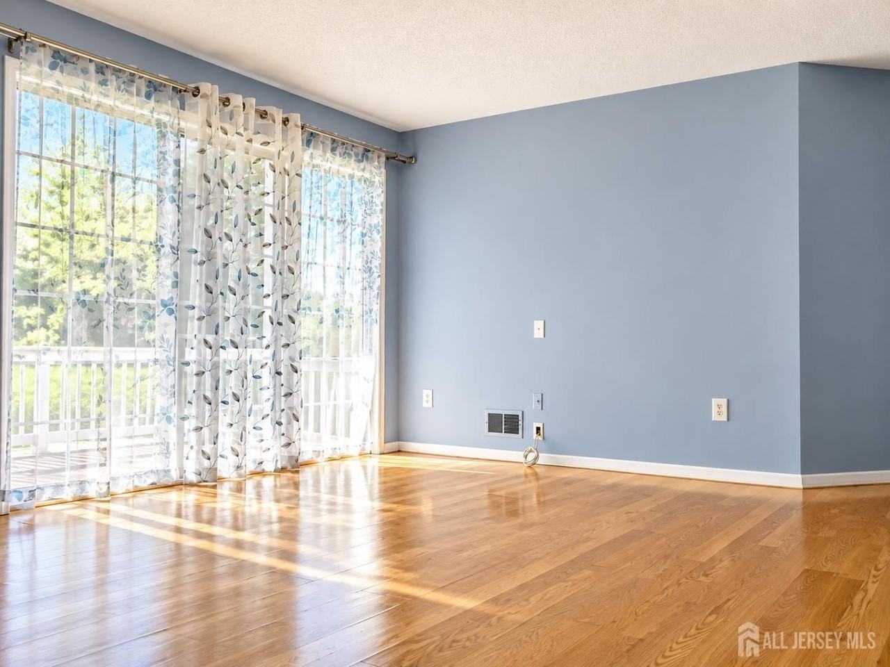 323 Wimbeldon Ct - Photo 5 of 27