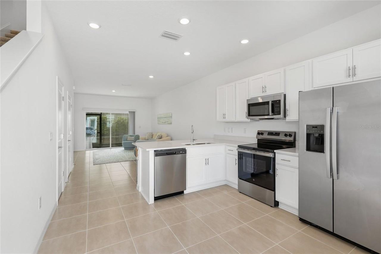 8724 Daybreak St - Photo 5 of 50