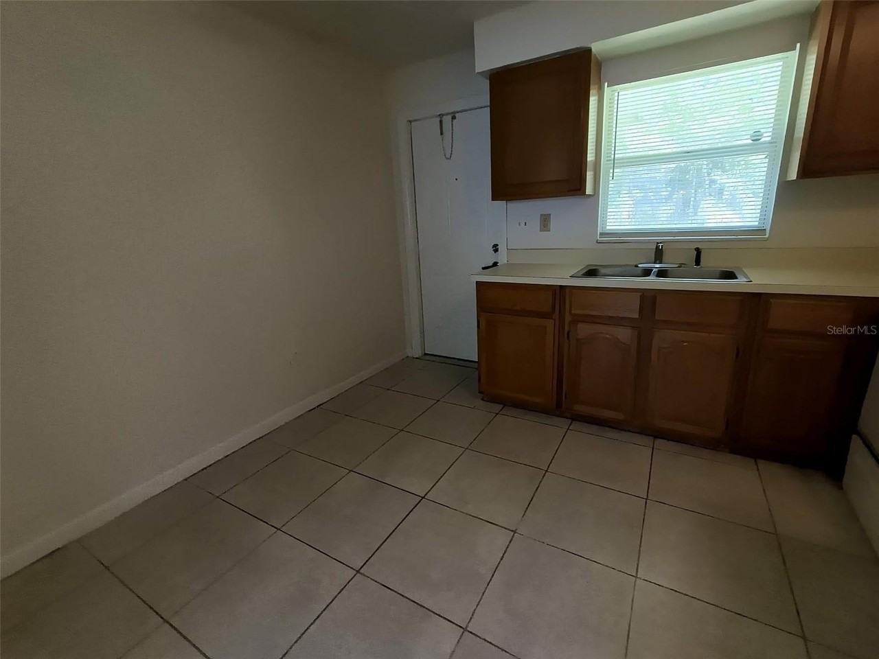 401 Hibiscus Ave #2 - Photo 4 of 9