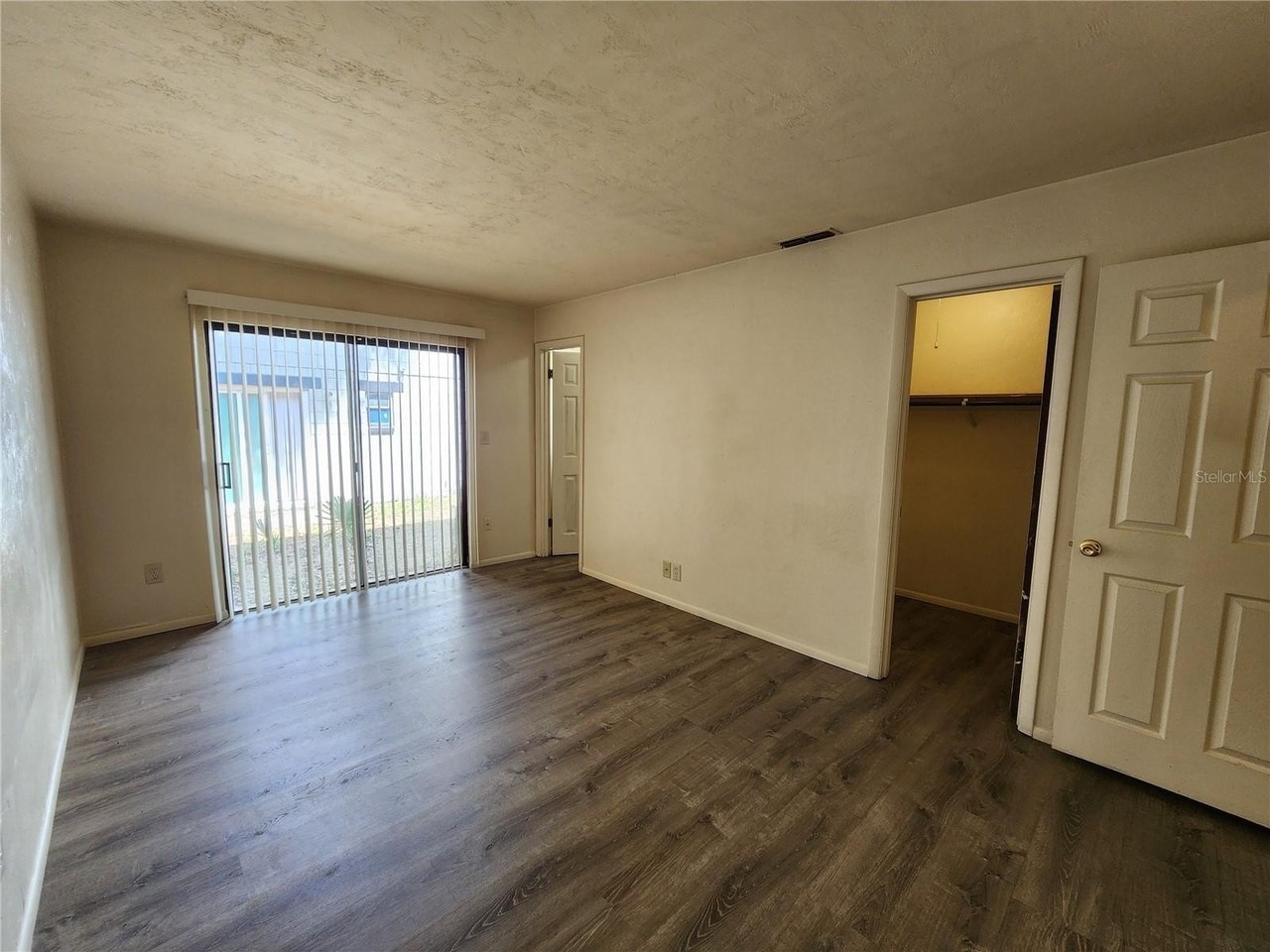 7012 Sw 6th Pl #E - Photo 4 of 6