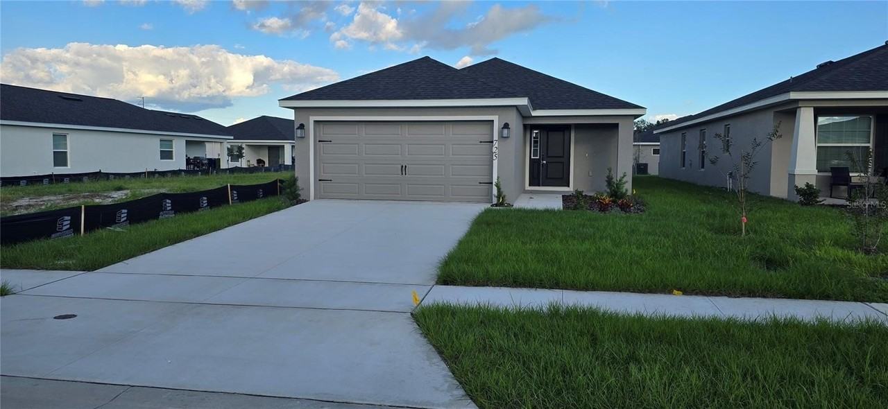 725 Bayside Blvd - Photo 2 of 26
