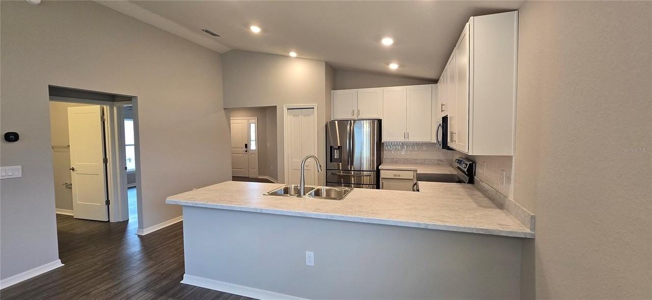 725 Bayside Blvd - Photo 5 of 26