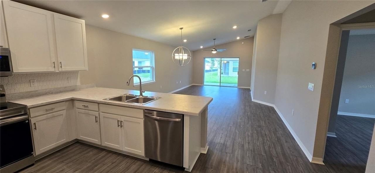 725 Bayside Blvd - Photo 6 of 26