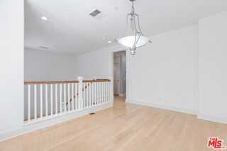 5800 Seawalk Dr #7 - Photo 5 of 8
