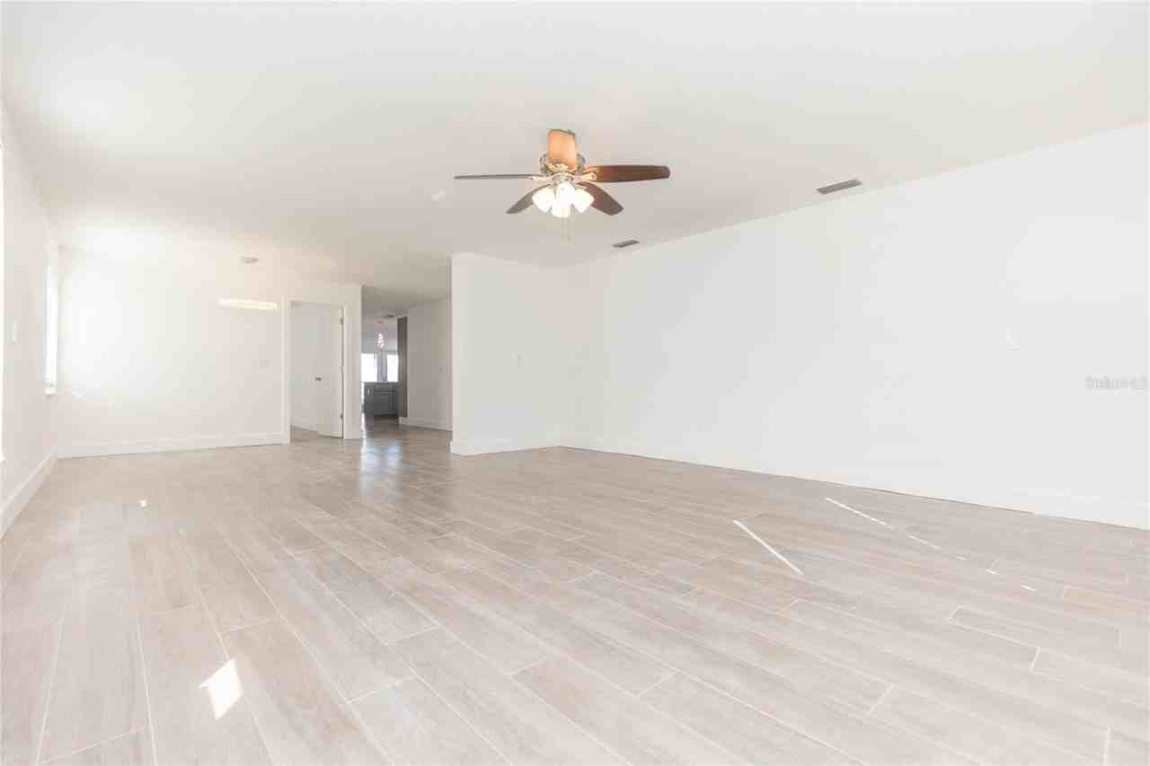 3943 Arkansas Ave Ne - Photo 3 of 33
