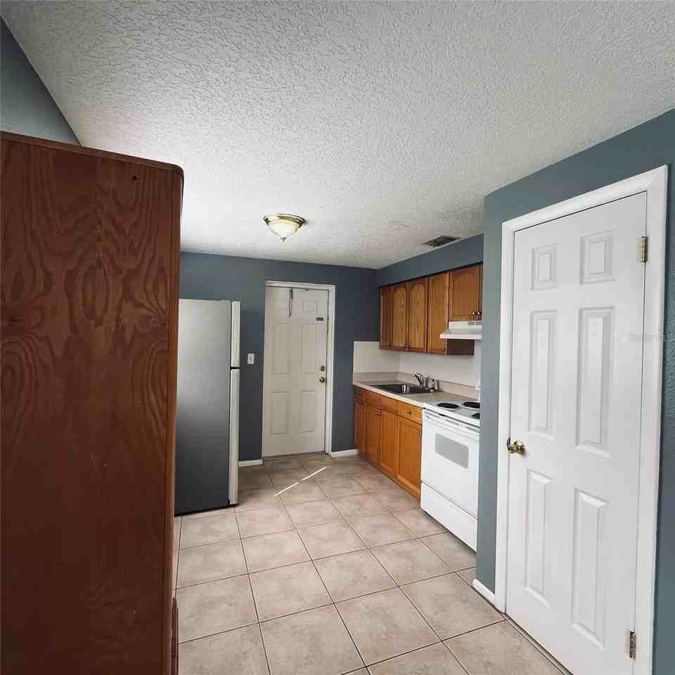 5452 Lisa Cir - Photo 7 of 35